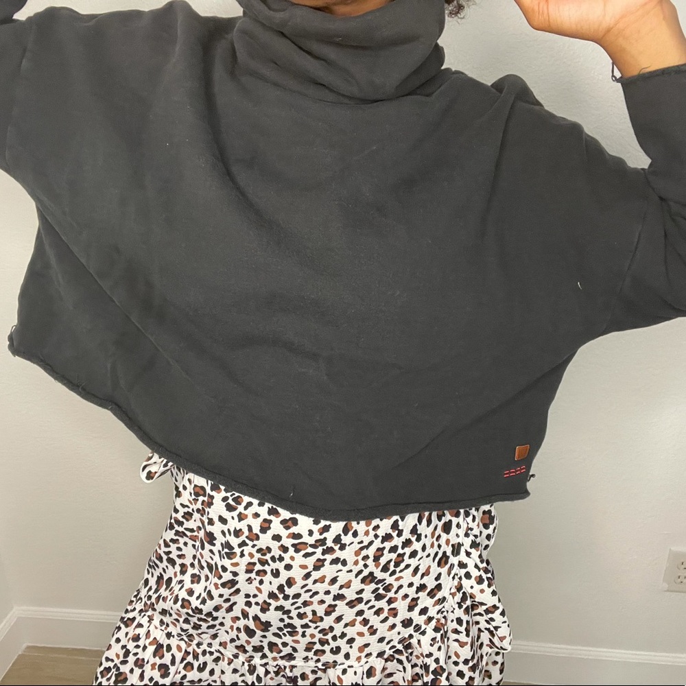 Black Cropped Turtleneck Sweatshirt